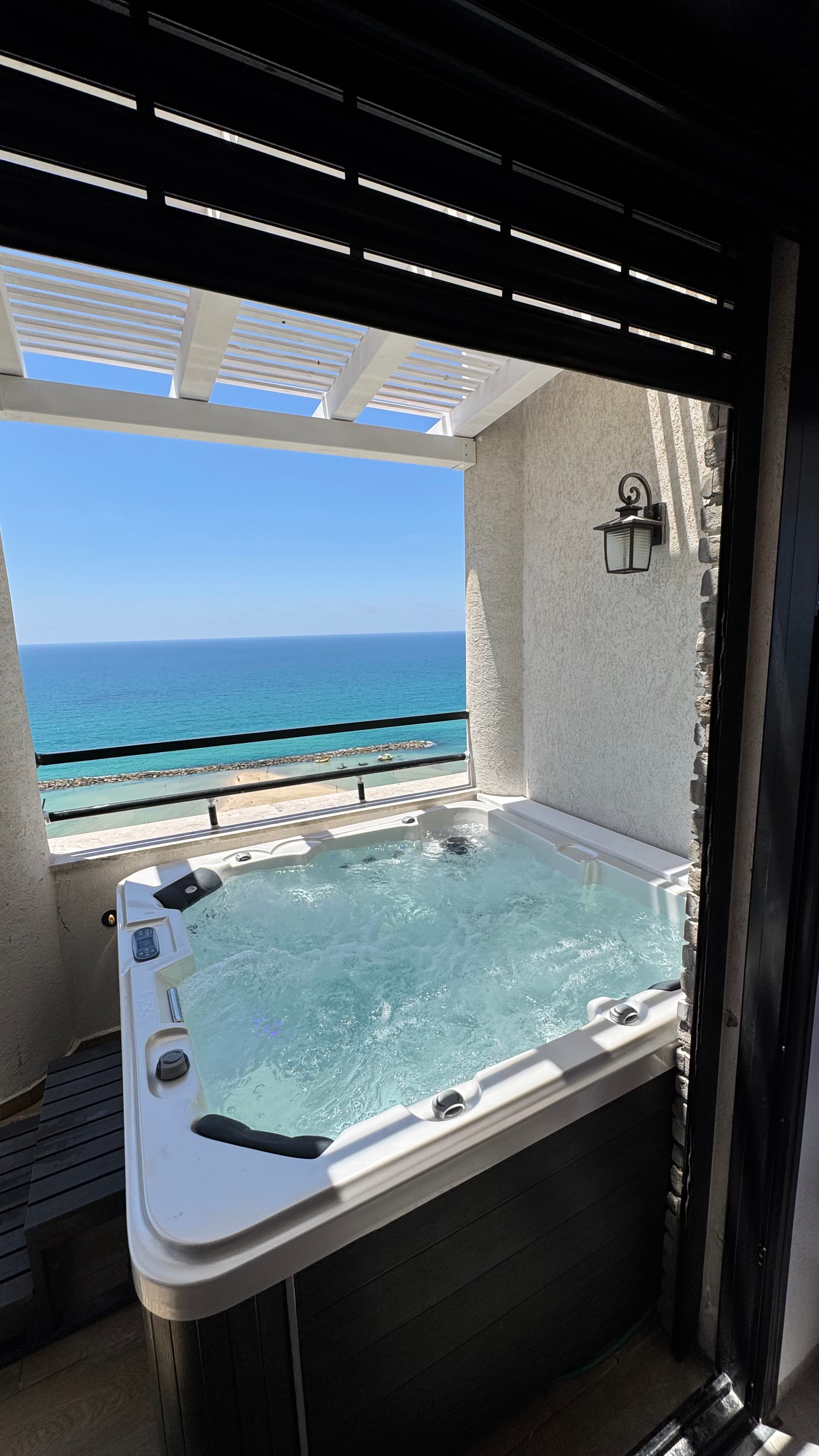 פנטהאוז sea view על חוף הים עם ספא פרטי
