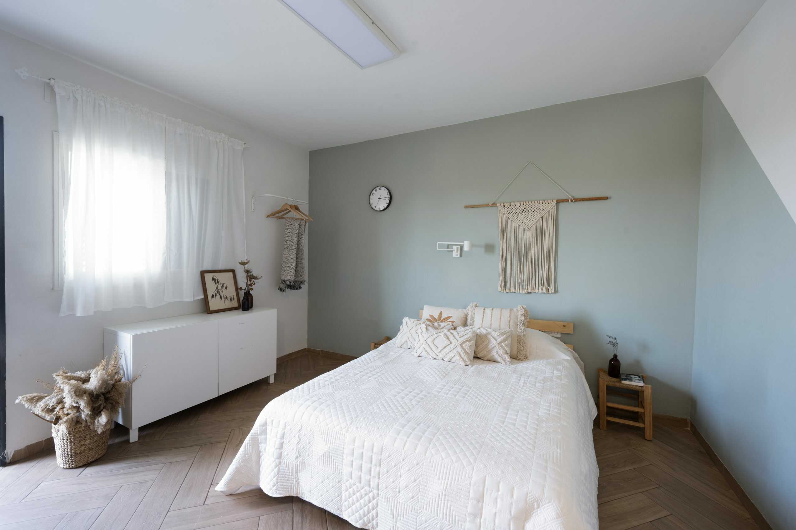 אי שם בבקעה